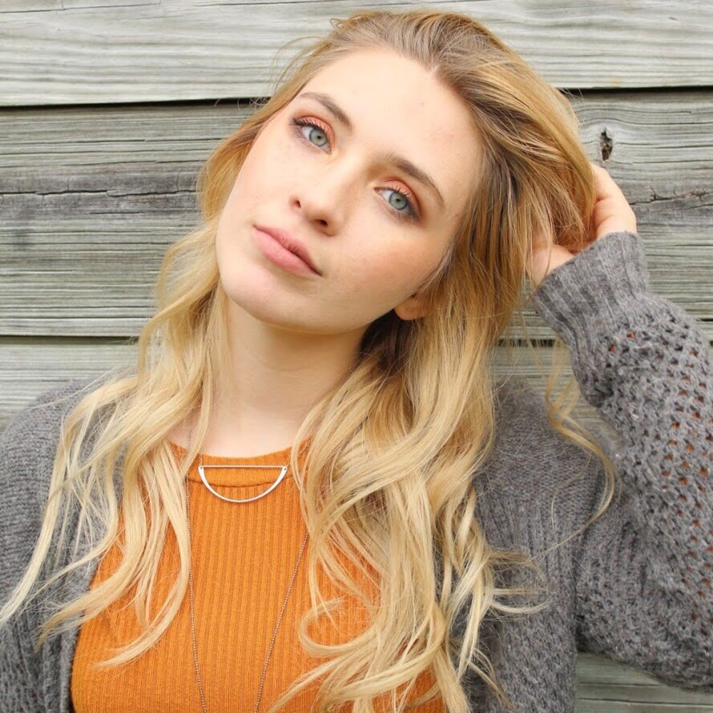 Meet your Posher, Gabriella